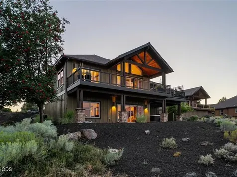 360 Vista Rim Drive Redmond OR 97756