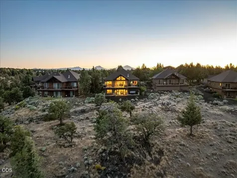 360 Vista Rim Drive Redmond OR 97756