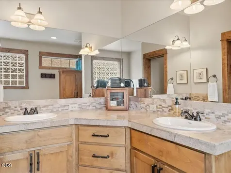 360 Vista Rim Drive Redmond OR 97756