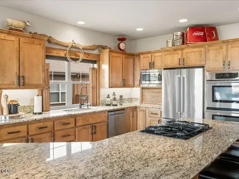 360 Vista Rim Drive Redmond OR 97756