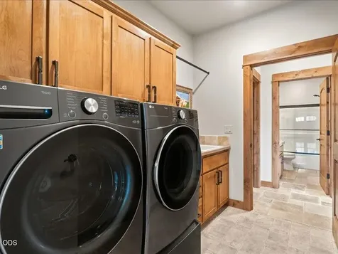 360 Vista Rim Drive Redmond OR 97756