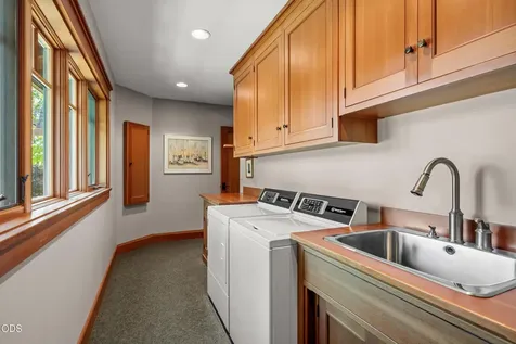 693 Horizon Hills Road Williams OR 97544