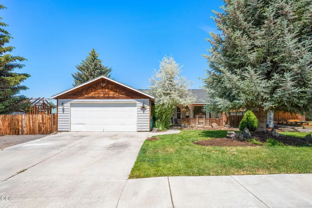 841 NW Negus Place Redmond OR 97756
