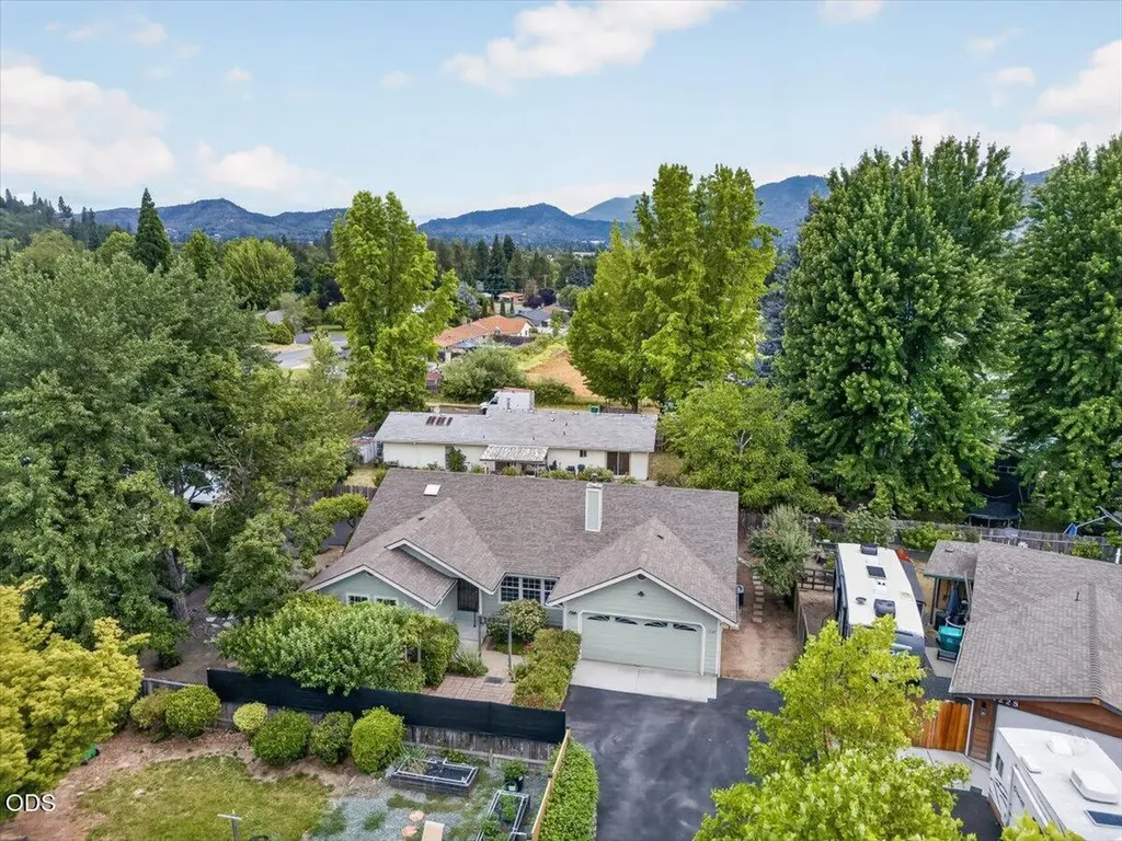 1222 Monroe Way Grants Pass OR 97527