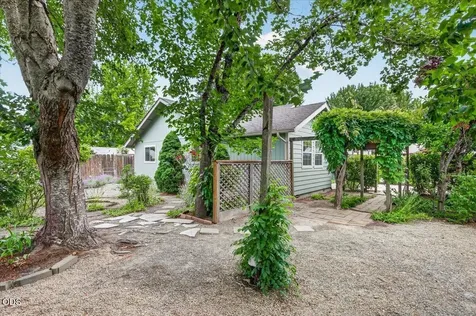1222 Monroe Way Grants Pass OR 97527