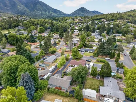 1222 Monroe Way Grants Pass OR 97527