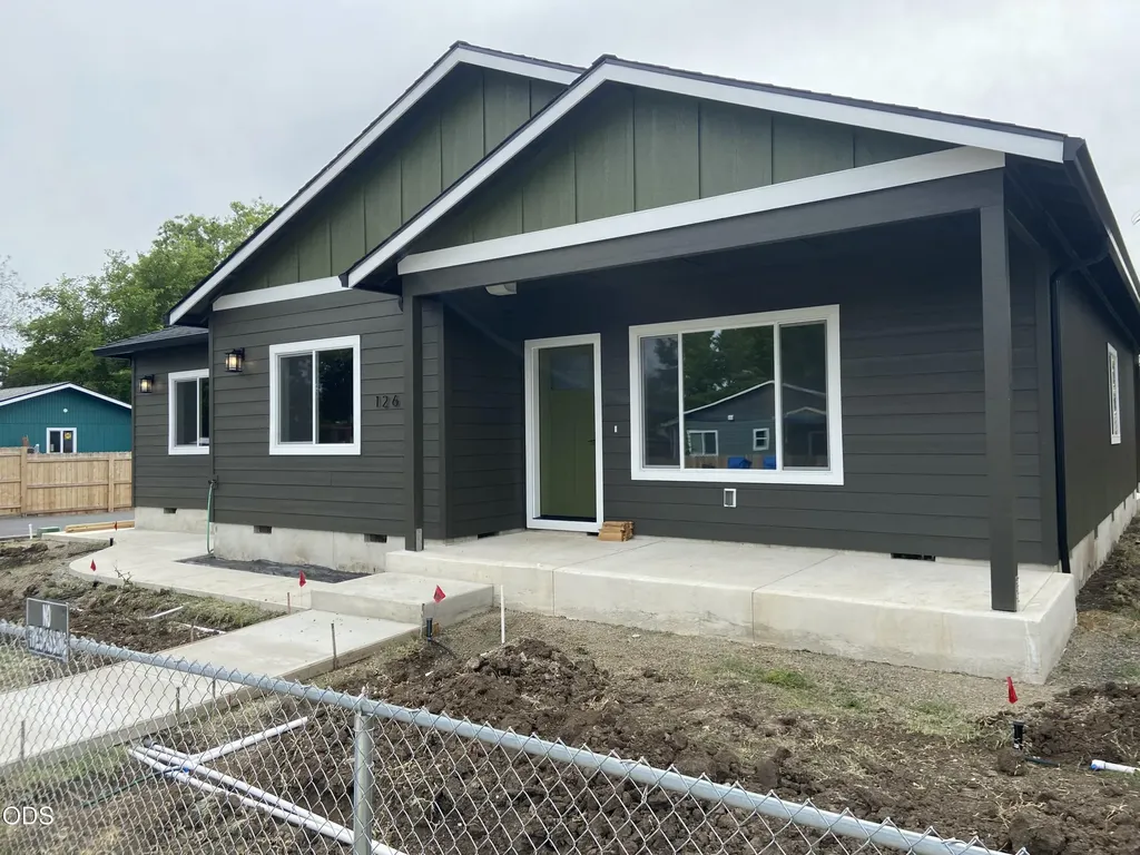 126 Lorraine Avenue Eagle Point OR 97524