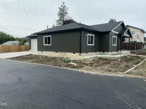 126 Lorraine Avenue Eagle Point OR 97524