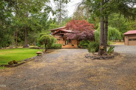 5003 Rogue River Eagle Point OR 97524