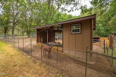 5003 Rogue River Eagle Point OR 97524