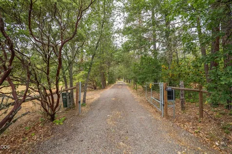 5003 Rogue River Eagle Point OR 97524
