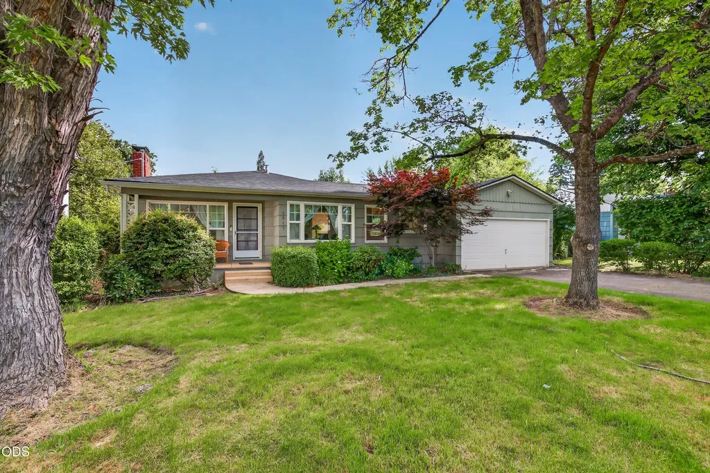 2317 E Main Street Medford OR 97504