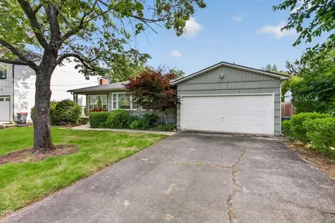 2317 E Main Street Medford OR 97504
