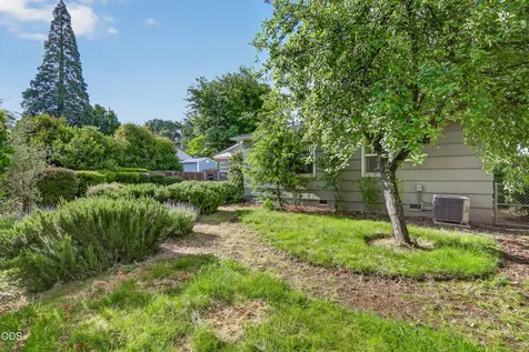2317 E Main Street Medford OR 97504