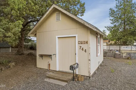 61568 Newberry Drive Bend OR 97702