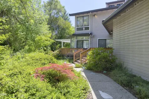 235 Glenoak Lane Grants Pass OR 97526