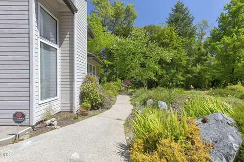 235 Glenoak Lane Grants Pass OR 97526