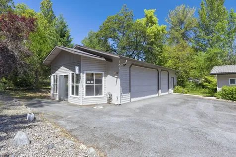 235 Glenoak Lane Grants Pass OR 97526