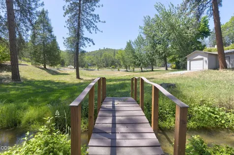 235 Glenoak Lane Grants Pass OR 97526