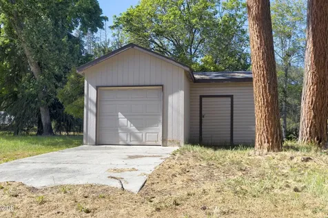 235 Glenoak Lane Grants Pass OR 97526