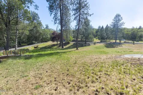 235 Glenoak Lane Grants Pass OR 97526
