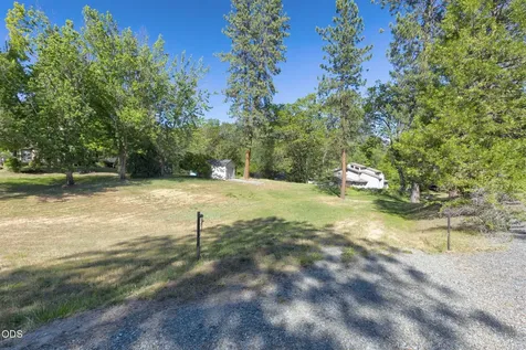 235 Glenoak Lane Grants Pass OR 97526