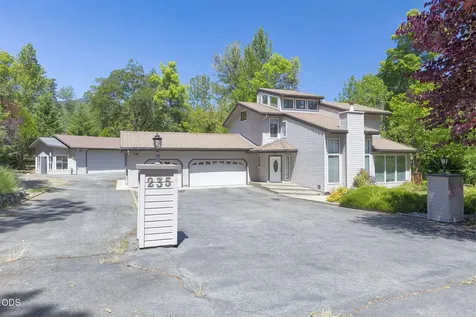 235 Glenoak Lane Grants Pass OR 97526