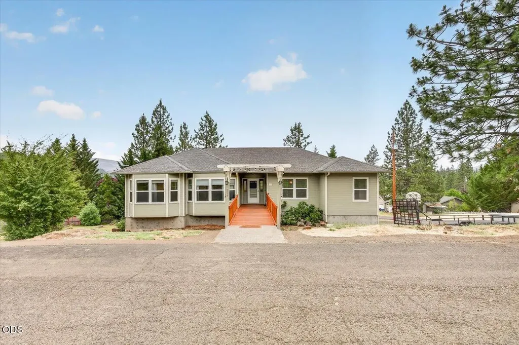 394 Pinetop Terrace Shady Cove OR 97539