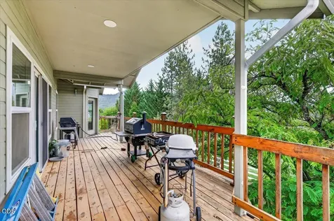 394 Pinetop Terrace Shady Cove OR 97539