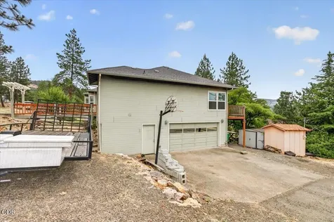 394 Pinetop Terrace Shady Cove OR 97539