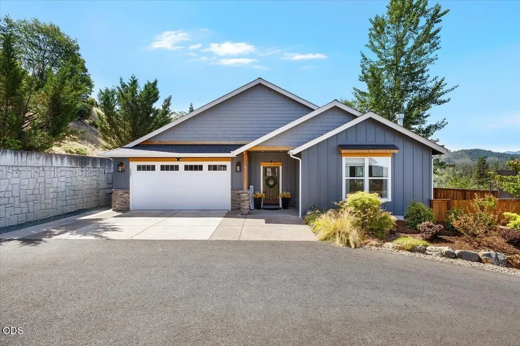 2391 Robertson Crest Grants Pass OR 97527