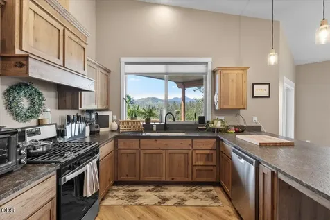2391 Robertson Crest Grants Pass OR 97527