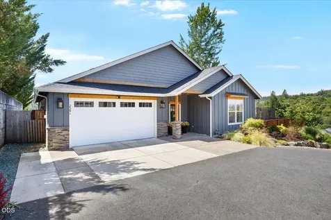 2391 Robertson Crest Grants Pass OR 97527