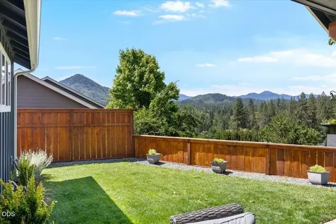 2391 Robertson Crest Grants Pass OR 97527