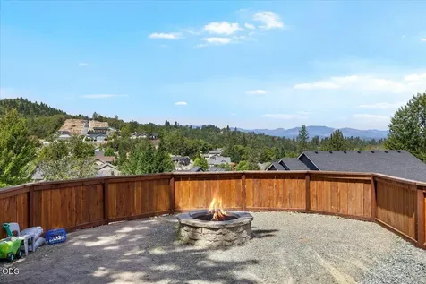 2391 Robertson Crest Grants Pass OR 97527