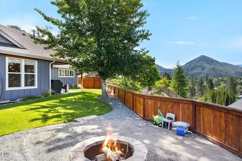 2391 Robertson Crest Grants Pass OR 97527
