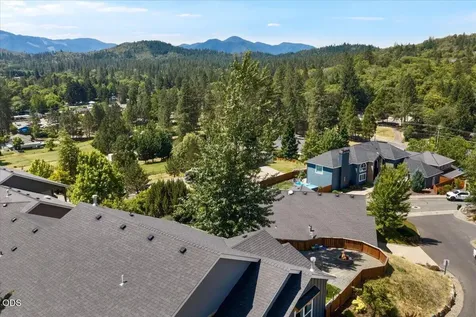 2391 Robertson Crest Grants Pass OR 97527