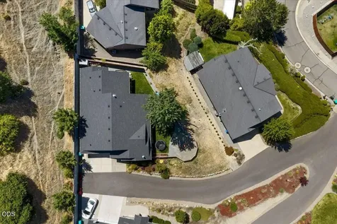 2391 Robertson Crest Grants Pass OR 97527