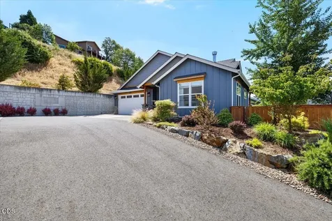 2391 Robertson Crest Grants Pass OR 97527