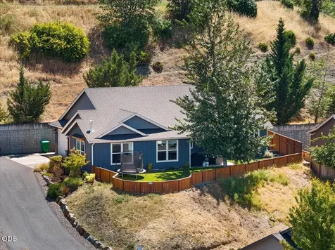 2391 Robertson Crest Grants Pass OR 97527