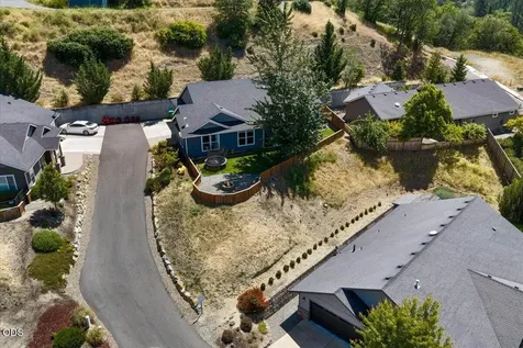 2391 Robertson Crest Grants Pass OR 97527