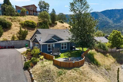 2391 Robertson Crest Grants Pass OR 97527