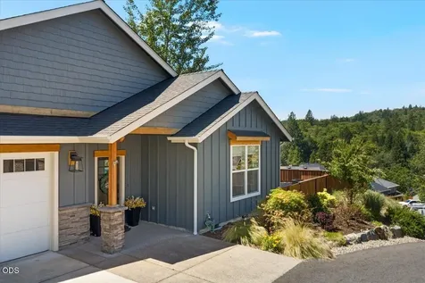 2391 Robertson Crest Grants Pass OR 97527