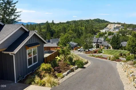 2391 Robertson Crest Grants Pass OR 97527