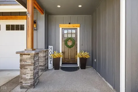 2391 Robertson Crest Grants Pass OR 97527