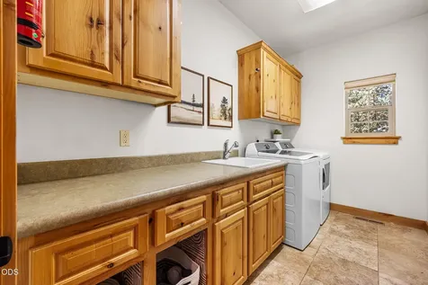 1117 E Creekside Court Sisters OR 97759