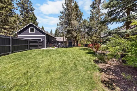 1117 E Creekside Court Sisters OR 97759