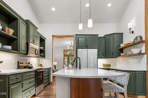 1117 E Creekside Court Sisters OR 97759