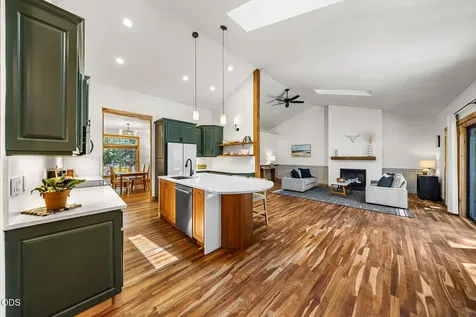 1117 E Creekside Court Sisters OR 97759