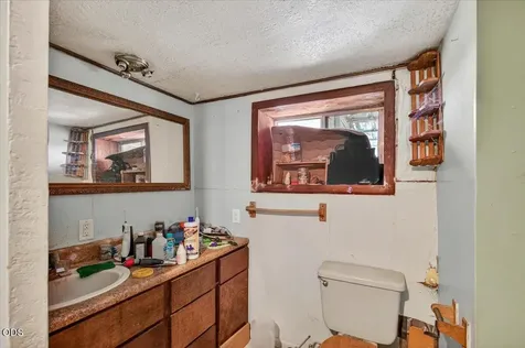1745 E Gregory Central Point OR 97502
